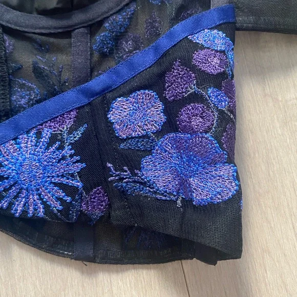 FL&L KAYLEE CROP TOP NWOT - Picture 10 of 11